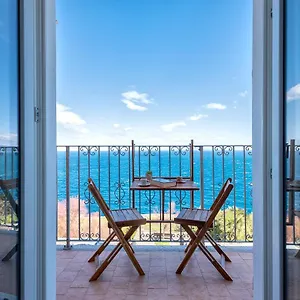 Cielo E Mare: Charming Seaside Retreat In Old Village Heart Apartment